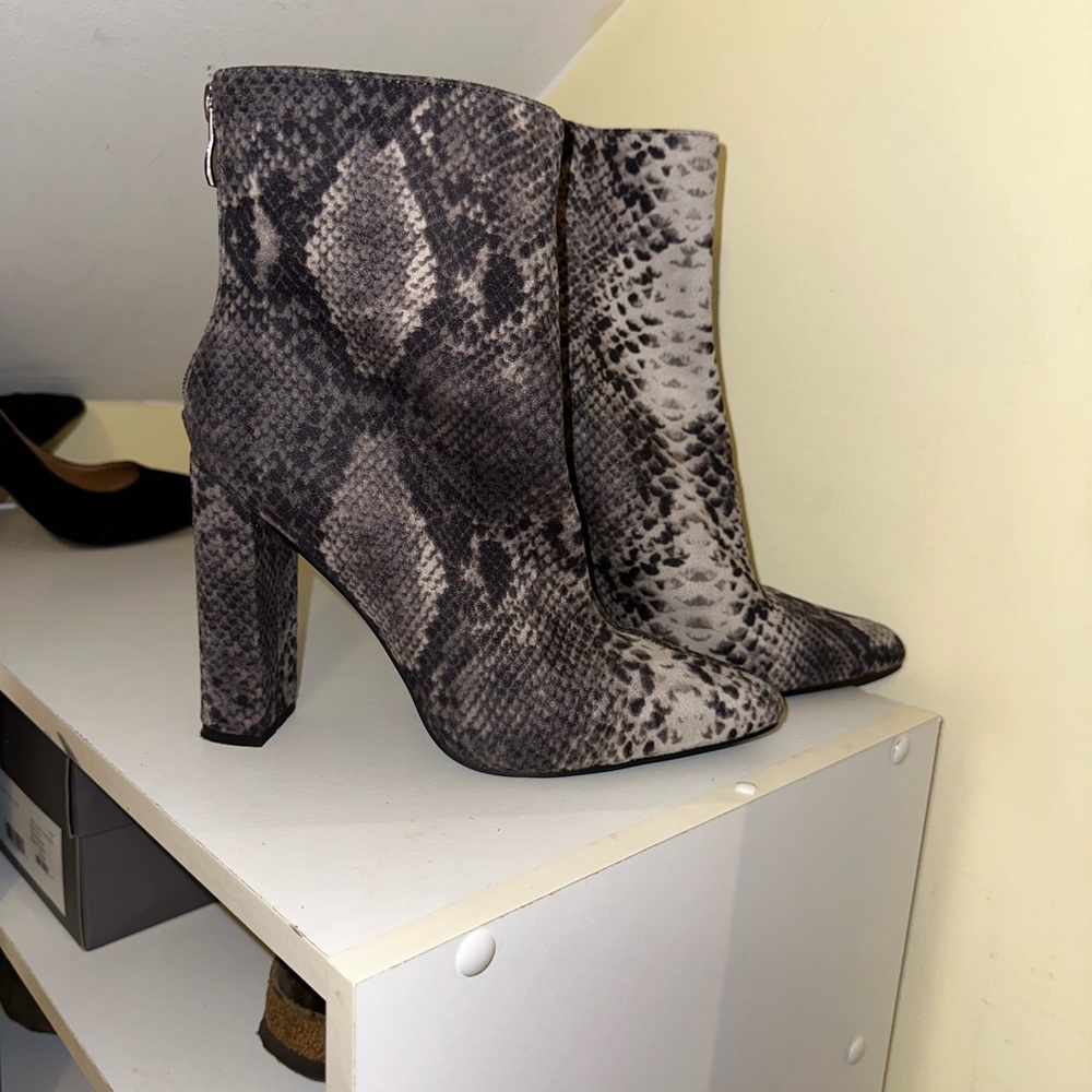 FashionNova ankle boots. Worn once, size 7.